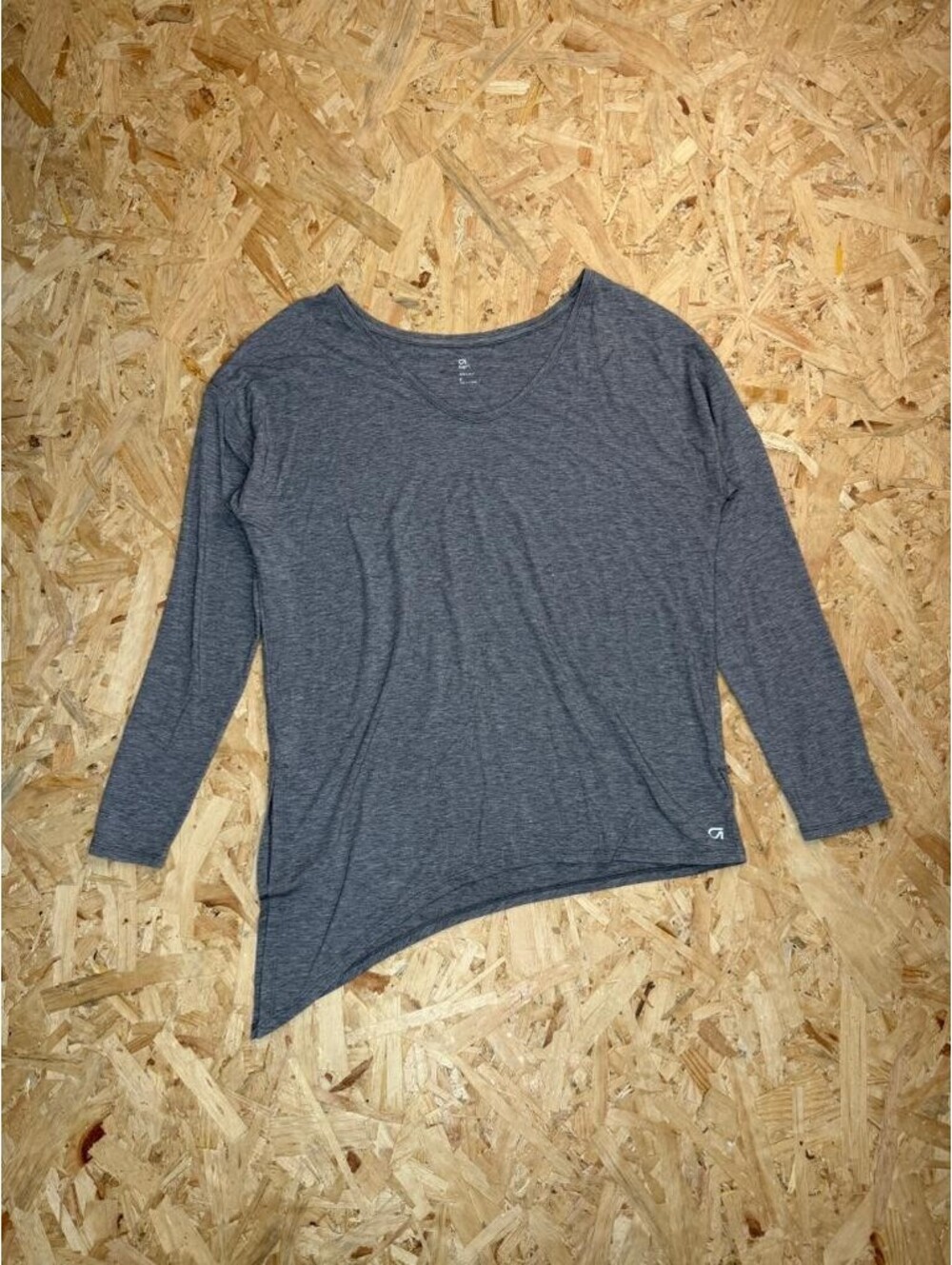 GapFit Breathe Womens Small Gray Asymmetrical Hem Long Sleeve Activewear Top